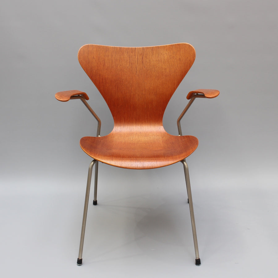 Rosewood Arne Jacobsen Series 7 Armchair (circa 1960s)
