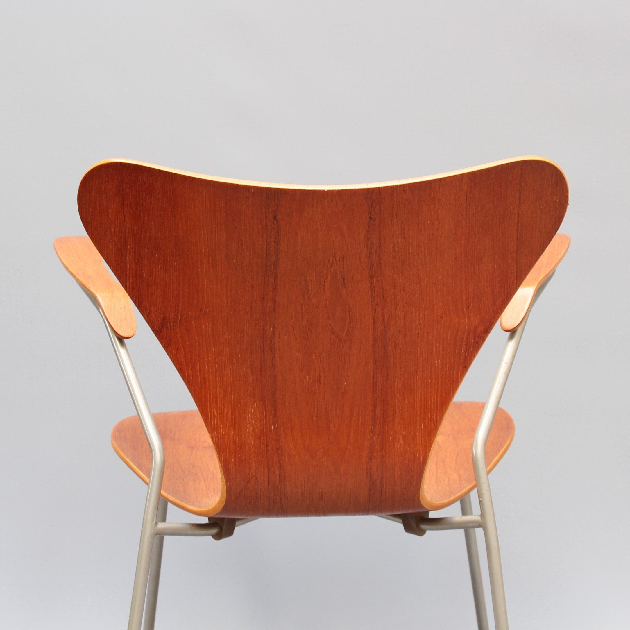 Rosewood Arne Jacobsen Series 7 Armchair (circa 1960s) – Bureau of