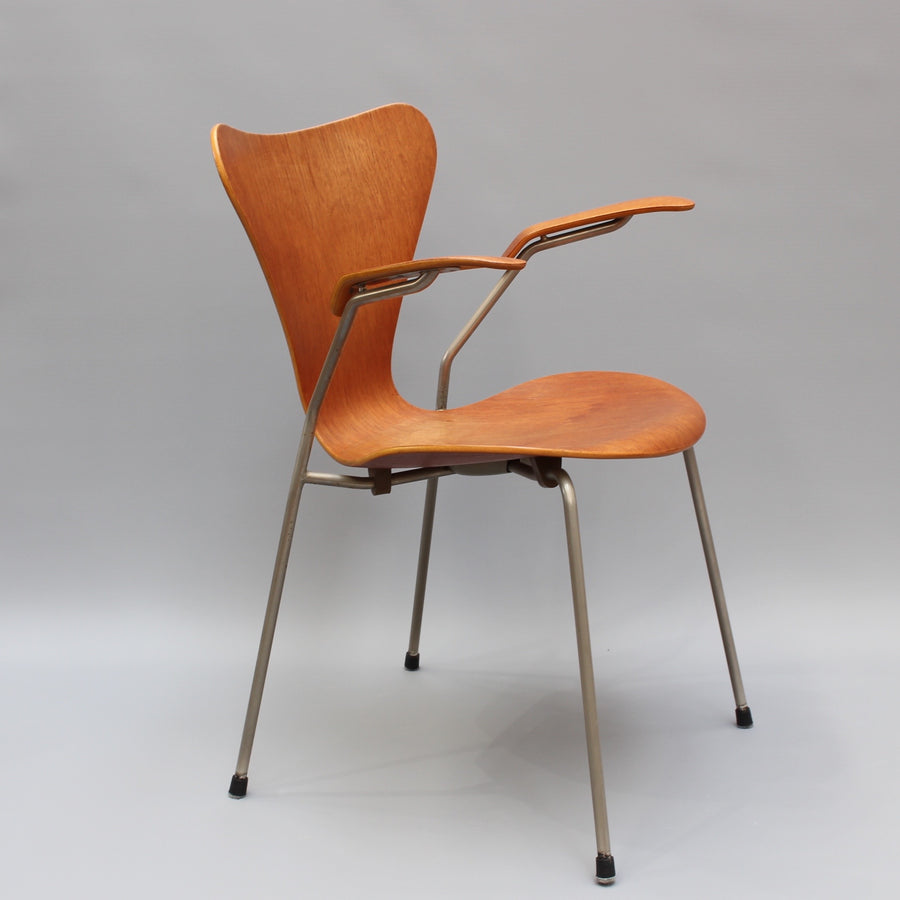 Rosewood Arne Jacobsen Series 7 Armchair (circa 1960s)