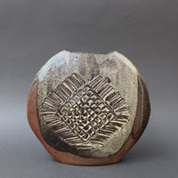 Mid-Century Modern English Seashell Shaped Flower Vase (Circa 1950s)