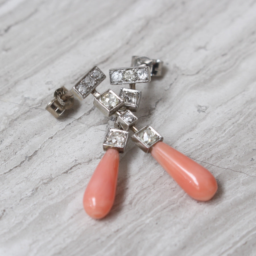 Diamond and Coral Art Deco 18-Carat White Gold Earrings (Circa 1950s)
