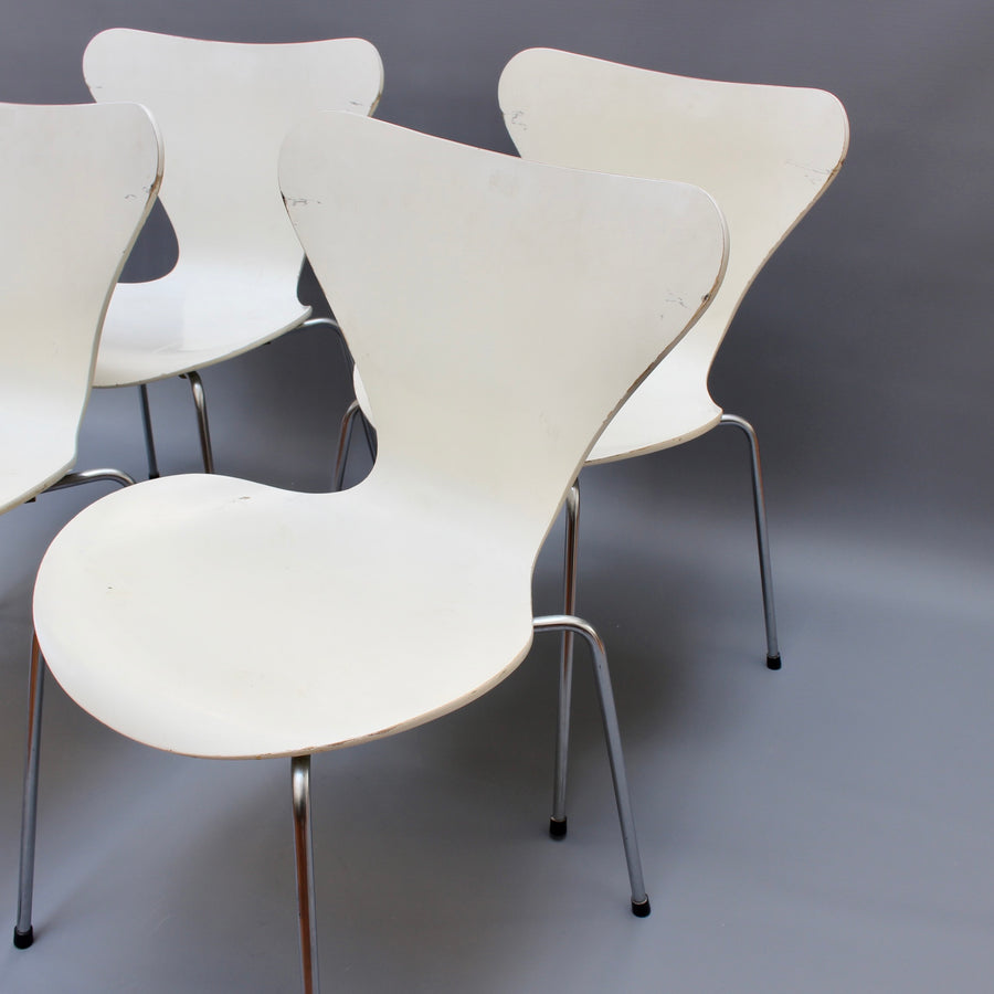 Set of Four 'Series 7' Stacking White Chairs by Arne Jacobsen for Fritz Hansen (1973)